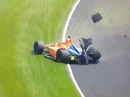 El coche de Fernando Alonso, en el momento del accidente.