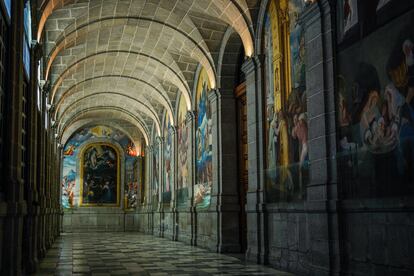 Los frescos de Pellegrino Tibaldi en las galerías del claustro principal del Real Monasterio de San Lorenzo de El Escorial (Comunidad de Madrid).