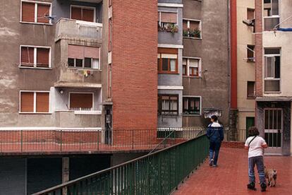 La barriada de Zuazo, en Barakaldo, donde ocurrieron los hechos en la madrugada de ayer.