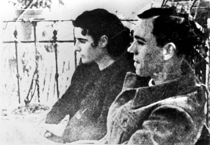 Jaén, verano 1937, el poeta Miguel Hernández con su esposa, Josefina Manresa.