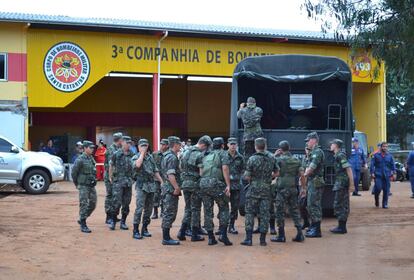 O Exército, se organizando para auxiliar os atingidos pelo tornado em Xanxerê (SC).