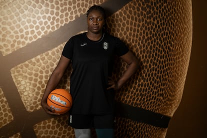 Mariam Coulibaly posa en las instalaciones del Joventut de Badalona.