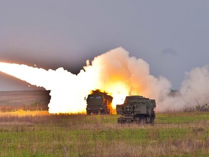 Ensayo de un sistema de lanzamiento múltiple de misiles de precisión guiados por satélite, del fabricante Lockheed Martin.