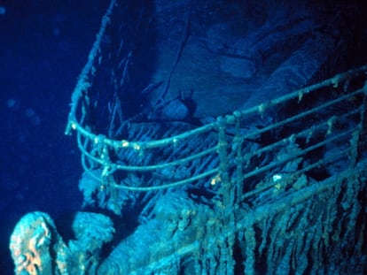 The bow of the 'Titanic' is seen during a dive at the resting place of the vessel's wreck, July, 1986.