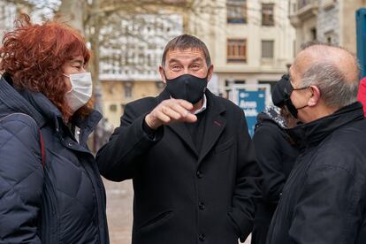 El coordinador general de EH Bildu, Arnaldo Otegi, participa en un acto político por la inauguración en Vitoria de una exposición itinerante con motivo del décimo aniversario de su coalición.