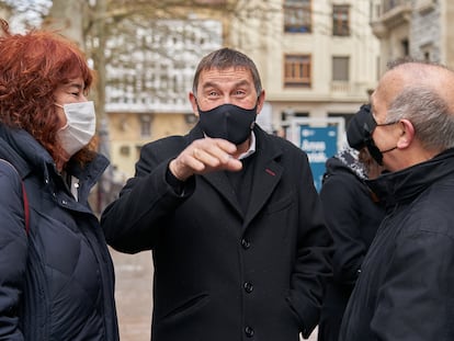 El coordinador general de EH Bildu, Arnaldo Otegi, participa en un acto político por la inauguración en Vitoria de una exposición itinerante con motivo del décimo aniversario de su coalición.