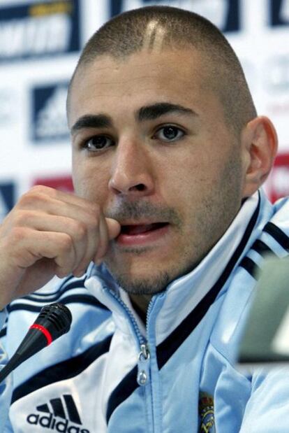 Karim Benzema, durante la rueda de prensa de ayer tras el entrenamiento del Madrid.