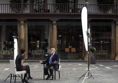 El físico François Englert, en una entrevista para la televisión en la ciudad de Oviedo, 23 de octubre de 2013.