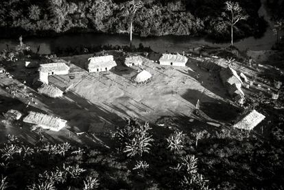 Após uma clareira ser aberta, os primeiros Panará começaram a construir as casas de Nãsepotiti, como pode ser visto na imagem de 1997.