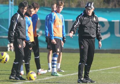 Aguirre, durante un entrenamiento del Espanyol.