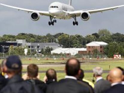 Boeing cierra Farnborough con contratos por el doble de valor que su rival Airbus