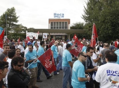 Trabajadores de Roca en una protesta contra un ERE previo, en 2009.
