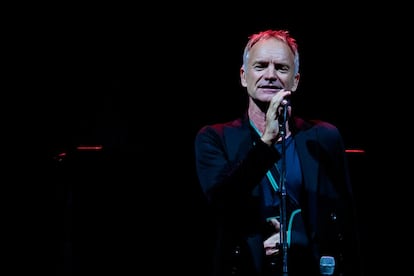 Sting durante una de sus actuaciones en solitario en el Mediolanum Forum de Milán en octubre de 2019.