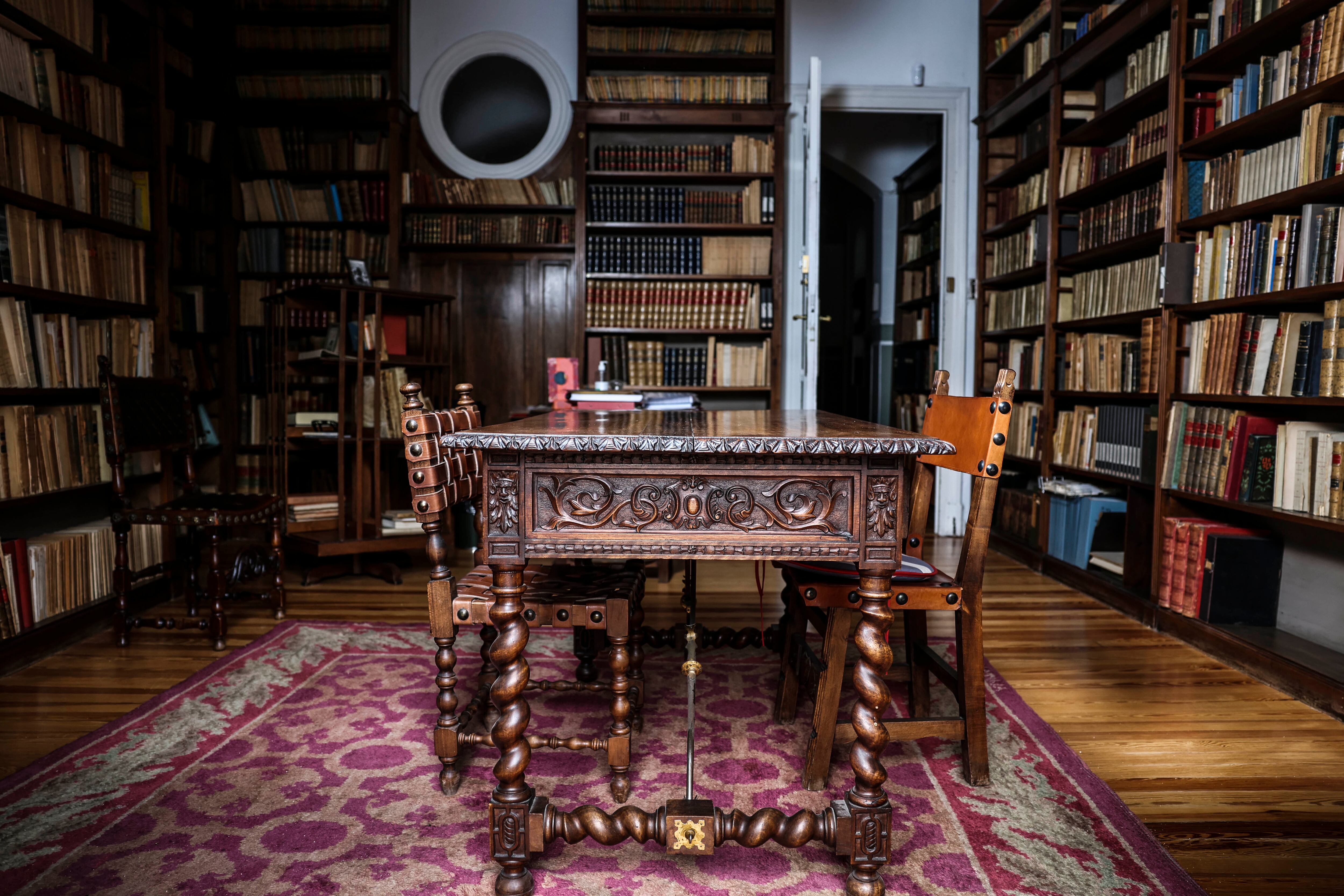 Biblioteca de autores contemporáneos en la Fundación Ramón Menéndez Pidal.