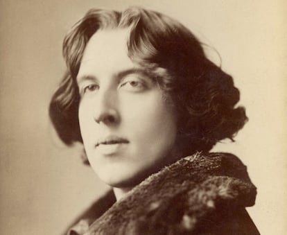El escritor de origen irlandés Oscar Wilde (1854-1900), fotografiado en 1882.