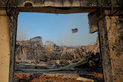 Un edificio quemado en Palisades, California. 