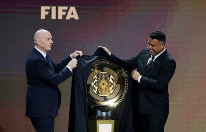 Gianni Infantino y Ronaldo Nazario