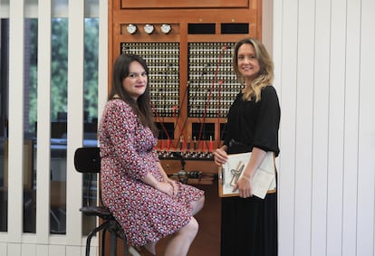 Gema R. Neira y Teresa Fernández Valdés, en la sede de Bambú Producciones.