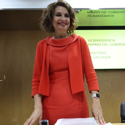 MADRID, 15/07/2024.- La vicepresidenta primera del Gobierno y ministra de Hacienda, María Jesús Montero, preside el Consejo de Política Fiscal y Financiera (CPFF), para acordar la senda de déficit y deuda para el periodo 2025-2027, este lunes en Madrid. EFE/ Kiko Huesca
