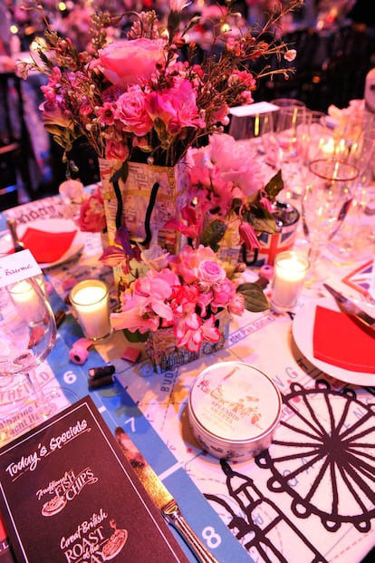 En las mesas: flores, planos de metro y un menú acorde con la temática.