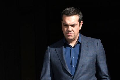 Tsipras comparece ante los medios tras la dimisión de su ministro. 