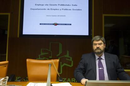 El consejero Aburto, durante su comparecencia en la comisión.