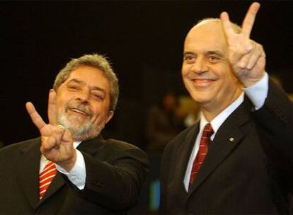 Luiz Inácio Lula da Silva (izquierda) y José Serra, durante la campaña electoral de 2002