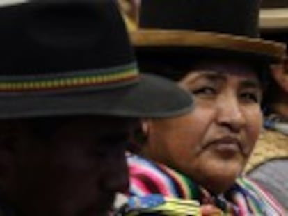 Bolivianos esperam que visita tenha impacto positivo na petição do país ao Chile. Francisco fez discurso criticando consumismo