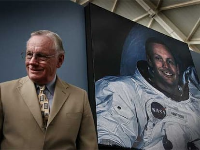 El astronauta Neil Armstrong durante su visita a la Campus Party de Valencia en 2005.