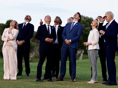 Los líderes del G-7 antes de la foto familiar este jueves en la cumbre que se celebra en Savelletri (Italia).