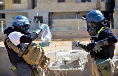 Expertos de la ONU, investigando el uso de armas químicas, en Damasco, el mes pasado.