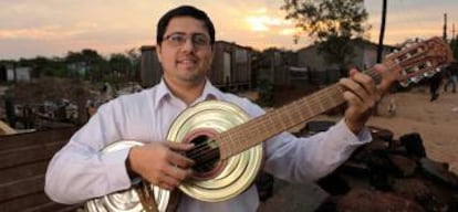 Favio Chávez, director de la Orquesta de instrumentos reciclados de Cateura.