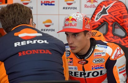 Marc Márquez, en el box del Repsol Honda.