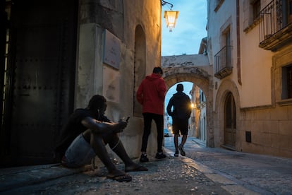 Menores migrantes en un albergue de Altafulla (Tarragona).