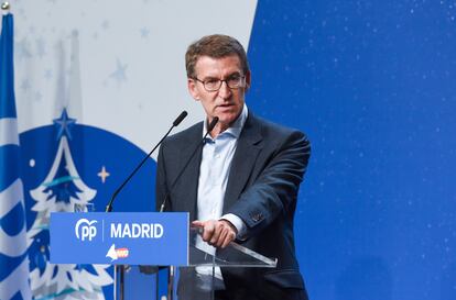 El presidente del Partido Popular, Alberto Núñez Feijóo, durante la cena de Navidad del PP madrileño.