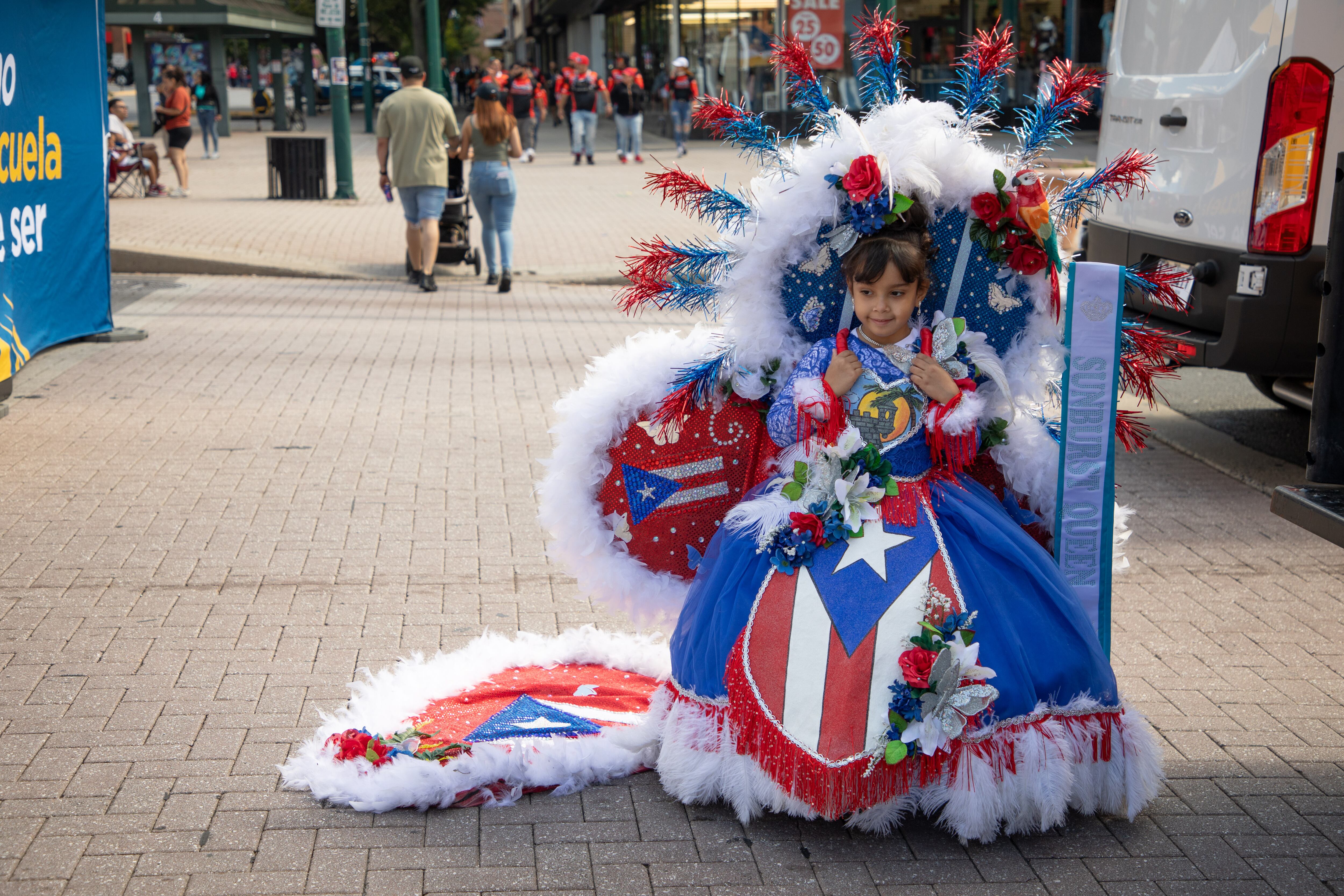 Uma menina espera pelo início do Festival de Porto Rico em Reading, Pensilvânia, no dia 8 de setembro.