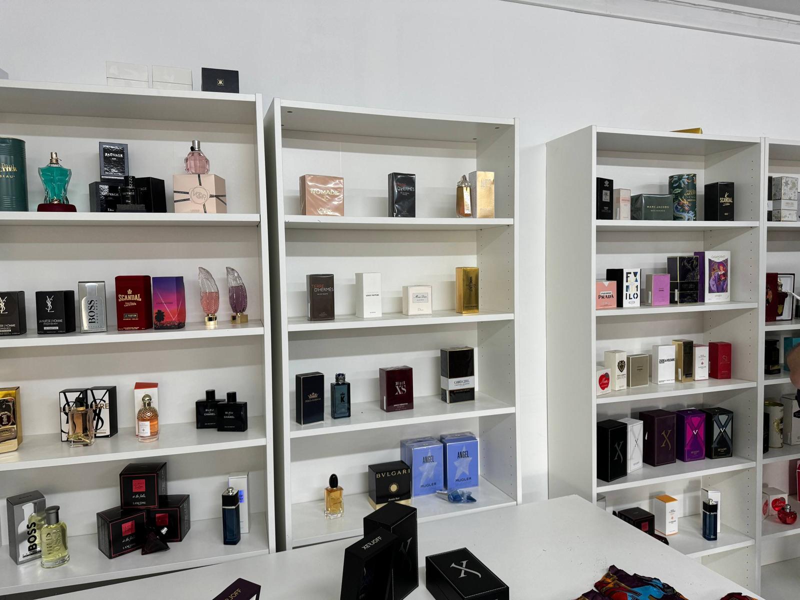 Smantellata in Girona una fabbrica che produce 4 milioni di profumi falsi all'anno