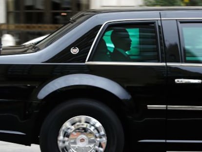 El presidente Barack Obama, dentro de un coche oficial.