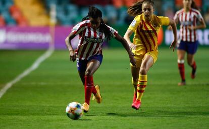 Da Silva (i) y Martens, en una acción del partido.