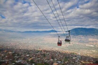 El metrocable de Medellín, cable aéreo integrado en el sistema de metro de la ciudad colombiana.