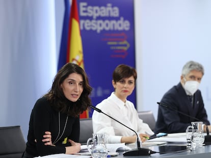 Pilar Llop, Isabel Rodríguez y Fernando Grande-Marlaska, durante la rueda de prensa posterior al Consejo de Ministros, este martes.