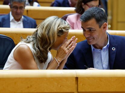 El presidente del Gobierno, Pedro Sánchez, y la vicepresidenta segunda y ministra de Trabajo, Yolanda Díaz, en el Senado el pasado 6 de septiembre.