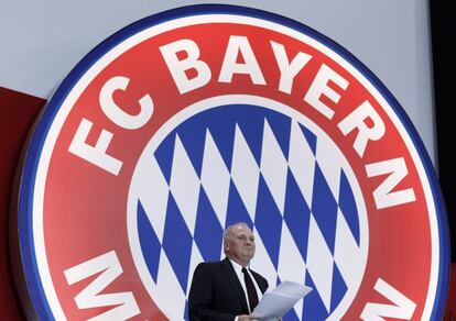 En el aspecto comercial (publicidad, patrocinio y merchandising), el Bayern de Múnich es el club que más dinero ingresa del mundo, 279,7 millones de euros, un 59% de su presupuesto. Muy de cerca le sigue el Manchester United, que recibe el 51%, 264,9 millones. El primero en porcentaje es el París Saint-Germain, un 62%, pero menos cantidad, 198,1 millones de euros.