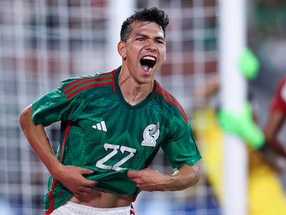 Hirving Lozano celebra un gol con México frente a Perú, en un amistoso en septiembre pasado.