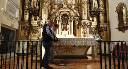 Trabajos para localizar los restos de Cervantes en el Convento de las Trinitarias de Madrid. 