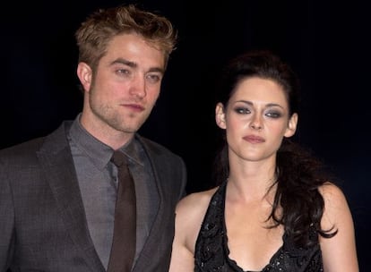 Robert Pattinson y  Kristen Stewart, fotografiados en Londres el pasado noviembre. 