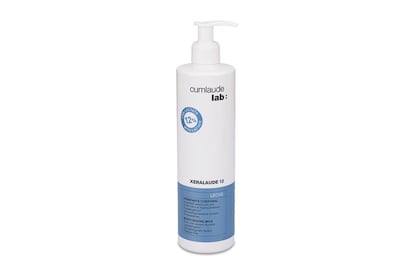 La leche corporal Cumlaude Xeralaude, formulada con lactato sódico, posee una acción hidratante y queratorreguladora, perfecta para pieles muy secas o con sequedad severa. Disponible en Welnia.