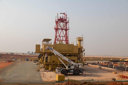 Trabajos de construcción del oleoducto entre Uganda y Tanzania en el parque nacional Murchison Falls, al oeste de Uganda, en febrero de 2023.