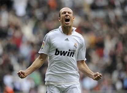 Robben festeja el segundo tanto del Madrid ante el Valladolid.
