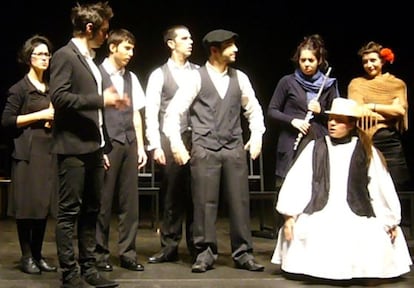 Momento de la representación de Agerre Teatre